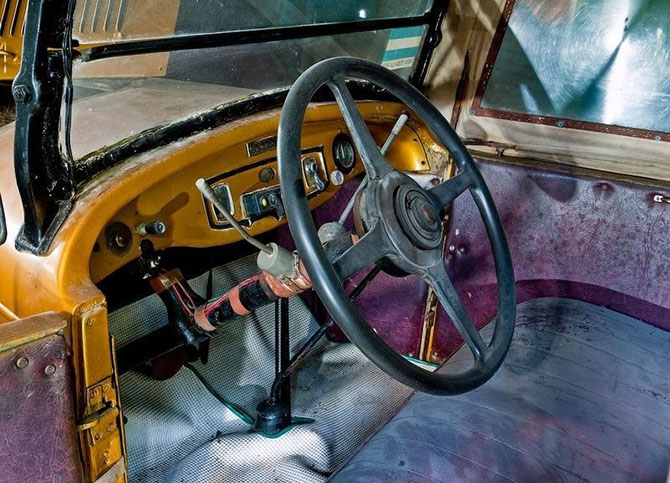 Экскурсия по заброшенному автомобильному музею в Японии 