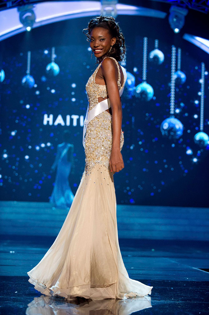 Шоу-презентация конкурсанток «Мисс Вселенная 2012»
