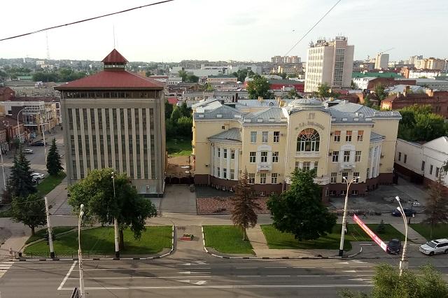 В Тамбове на улице Интернациональной наметилась эстафета укладки тротуарной плитки