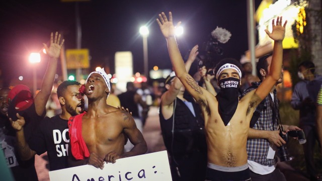 WSJ     События в Фергюсоне лишили США права критиковать Россию WSJ     События в Фергюсоне лишили США права критиковать Россию