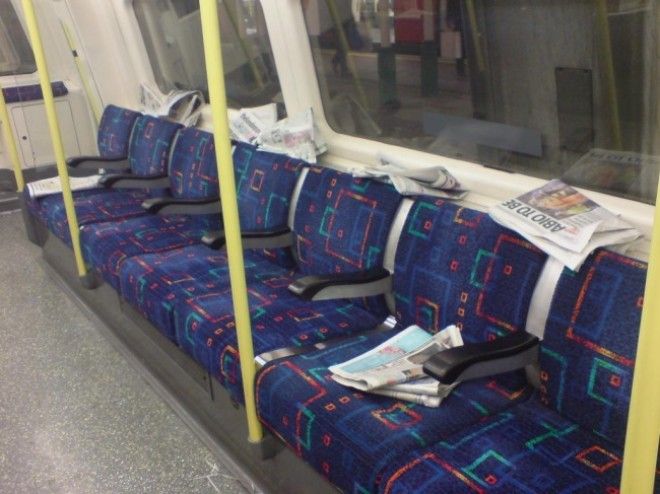 https://files.adme.ru/files/news/part_165/1650565/8335565-Free_newspapers_on_london_tube_train-1511111908-650-ef35401e9a-1513685244.jpg