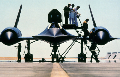 SR-71 «Черный дрозд»: самый скоростной самолет в мире SR-71 «Черный дрозд»: самый скоростной самолет в мире