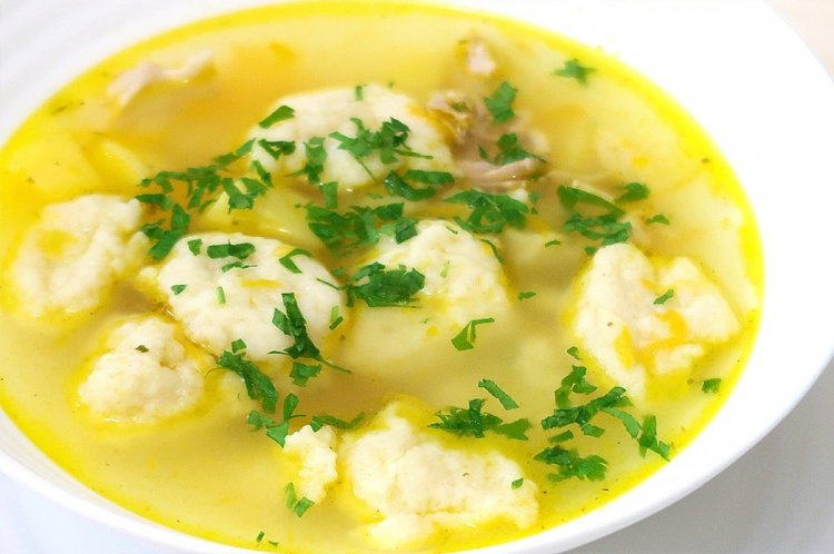 Куриный суп с картошкой и клецками