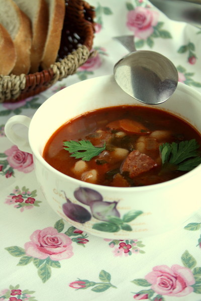 Чешский фасолевый суп с копчеными колбасками