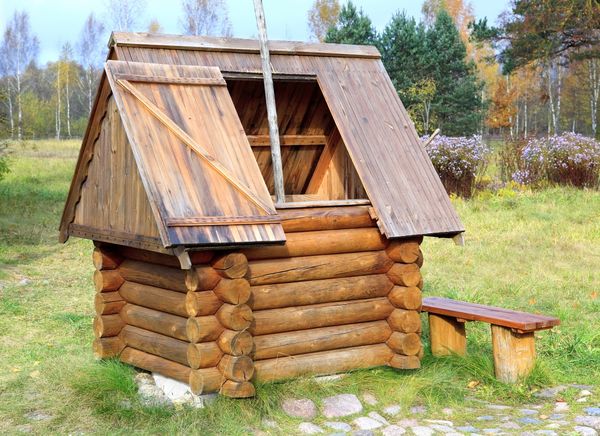 Колодец-домик весьма практичен Колодец-домик весьма практичен