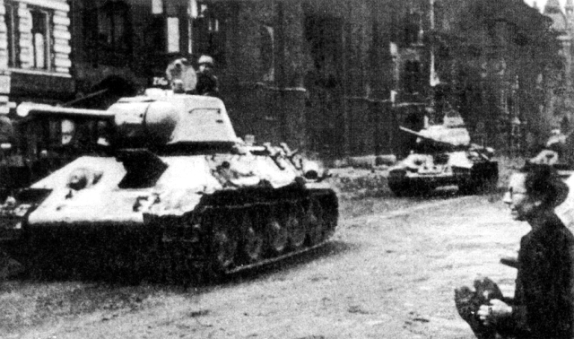 Т-34 41-го и его «ахиллесова пята» глазами немецкого артиллериста. Почему «эти танки не могли друг друга защищать» Т-34 41-го и его «ахиллесова пята» глазами немецкого артиллериста. Почему «эти танки не могли друг друга защищать»