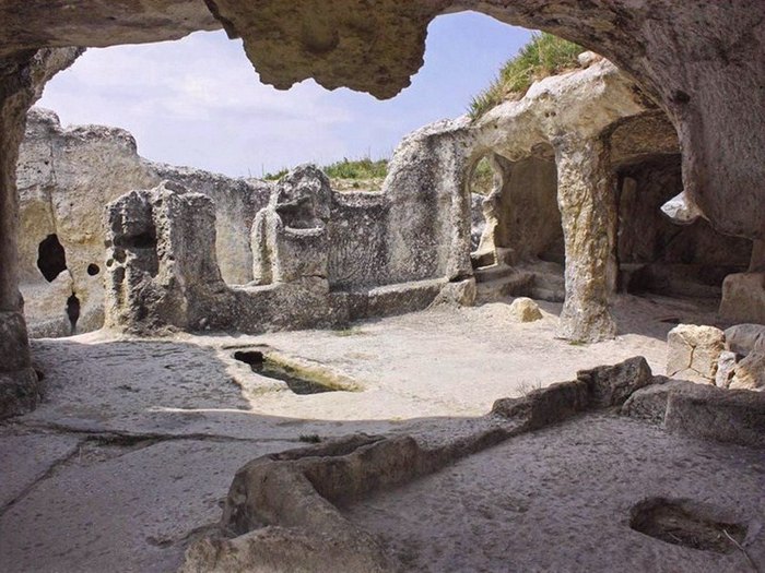Некоторые пещеры использовались, как сакральные помещения 