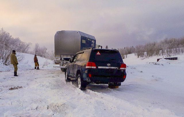 Со дна Печоры достали внедорожник Toyota Land Cruiser (11 фото) Со дна Печоры достали внедорожник Toyota Land Cruiser (11 фото)