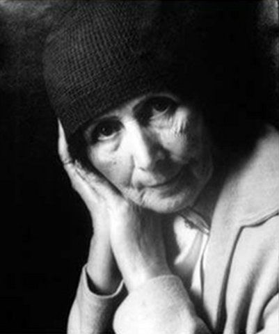 На этом фотопортрете знаменитого Сесила Битона ей 85 лет На этом фотопортрете знаменитого Сесила Битона ей 85 лет