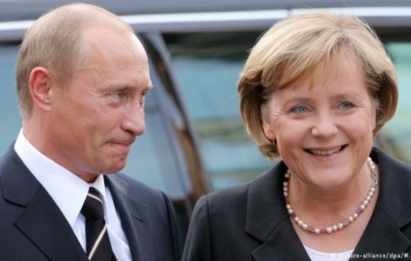 Путин и Меркель: 12 лет служебного романа в фотографиях