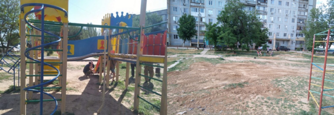 Жительница Ахтубинска пожаловалась на неблагоустроенную детскую площадку. В ответ её демонтировали