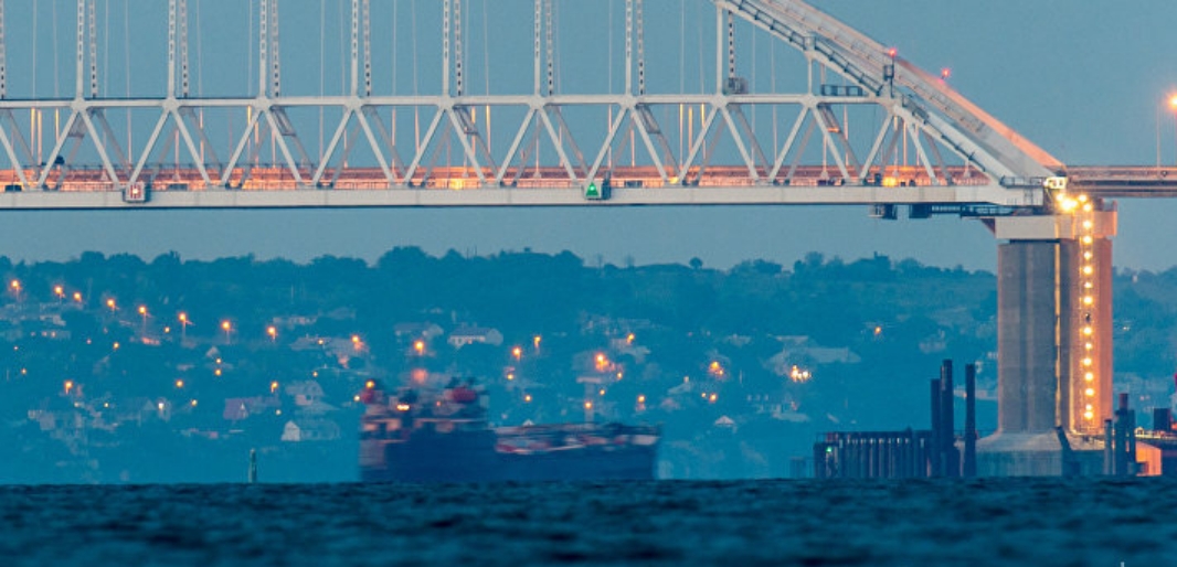 Украина: Крымский мост парализовал Керченский пролив. Украина: Крымский мост парализовал Керченский пролив.