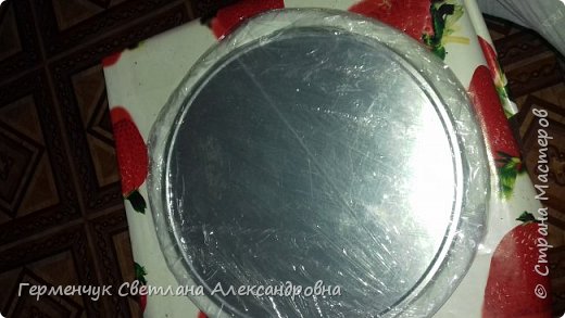 Добрый вечер !!! В Стране Мастеров очень много талантливых мастериц по плетению из трубочек .Глаза разбегаются от красоты.!!! Нравятся мне все работы!!! Мне еще далеко до них!!!.Поэтому я выбираю работы с подробным МК . Это дебют Представляю поднос, который я старалась повторить за мастером Ниной Михайловой фото 5