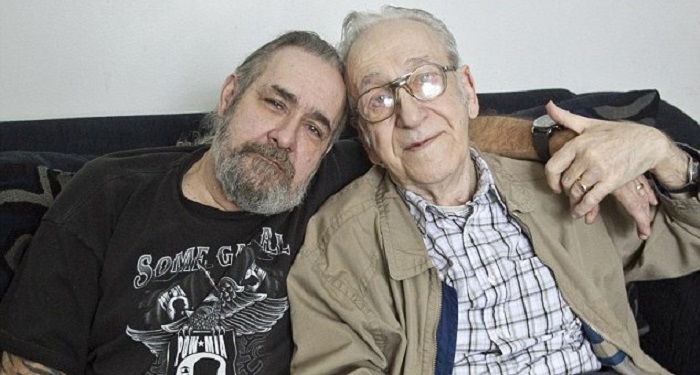От него 55 лет скрывали страшную правду. То, что он узнал, перевернуло его жизнь... От него 55 лет скрывали страшную правду. То, что он узнал, перевернуло его жизнь...
