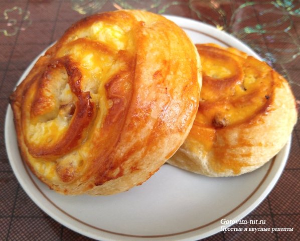 Слоёные булочки с творогом и изюмом