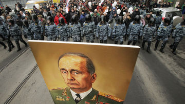 Портрет Путина-Брежнева на акции протеста в Санкт-Петербурге, февраль 2012 года