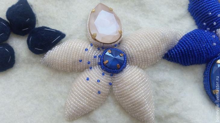 Создаем цветочное колье со Swarovski Создаем цветочное колье со Swarovski