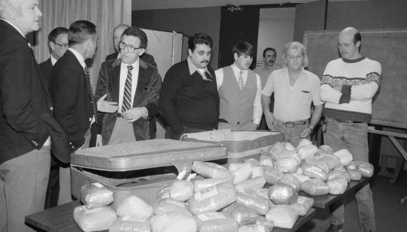 Кокаиновый медведь, или История о том, как американский полицейский стал известным наркоторговцем Кокаиновый медведь, или История о том, как американский полицейский стал известным наркоторговцем