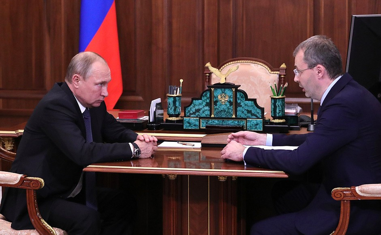 Путину рассказали о зарплатах врачей в 180 тысяч рублей