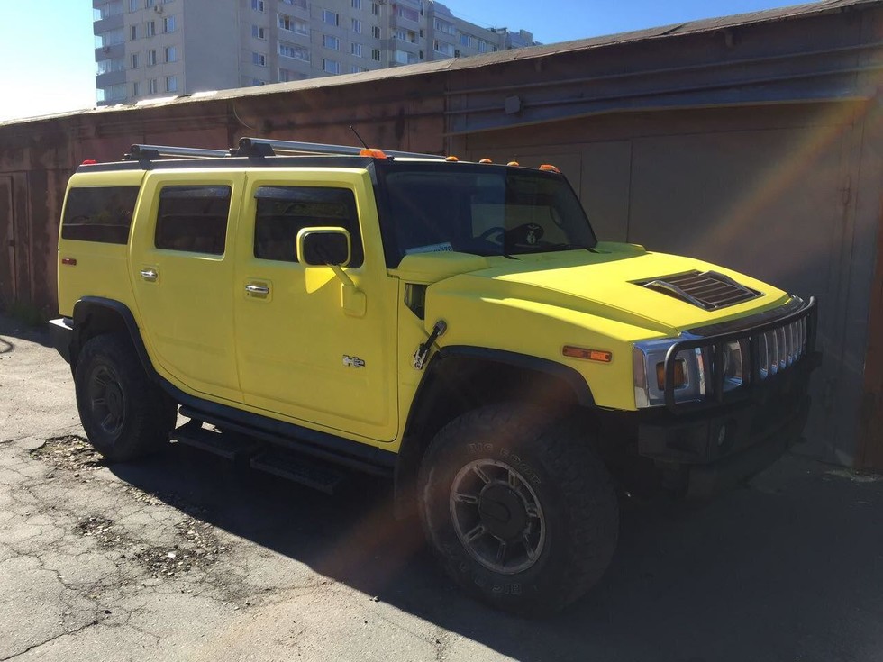 Челентано на Hummer. "Помощник депутата" наводит ужас на автомобилистов Питера Челентано на Hummer. "Помощник депутата" наводит ужас на автомобилистов Питера