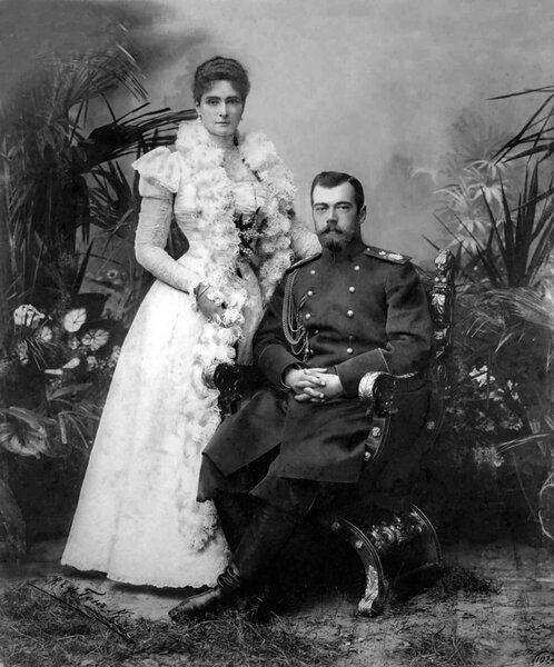 Николай II с супругой Александрой Федоровной