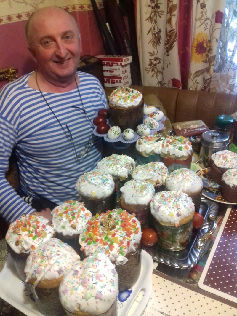Всю семью накормил куличами! Всю семью накормил куличами! готовка, еда, мужчины, на кухне, умелые руки