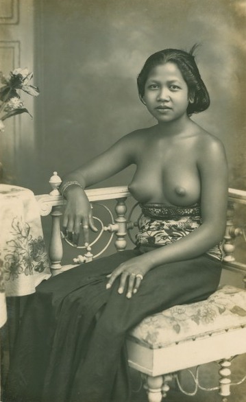 обнаженная балийская женщина фото