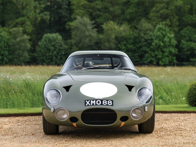 Оценочная цена Aston Martin DP215 составляет 20-25 миллионов долларов (1,25-1,56 миллиарда рублей). Спорткар, первый в «Ле-Мане» набравший 300 км/ч, уйдет с молотка