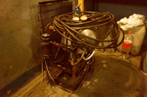 Modified air compressor. I plan to connect the receivers and small volumes in another order for the air to come to the spray gun faster through the long hose.