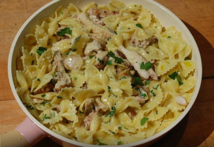 Вареные макароны. | Фото: Pinterest. 12 советов, как правильно хранить продукты, а не запихивать все в холодильник