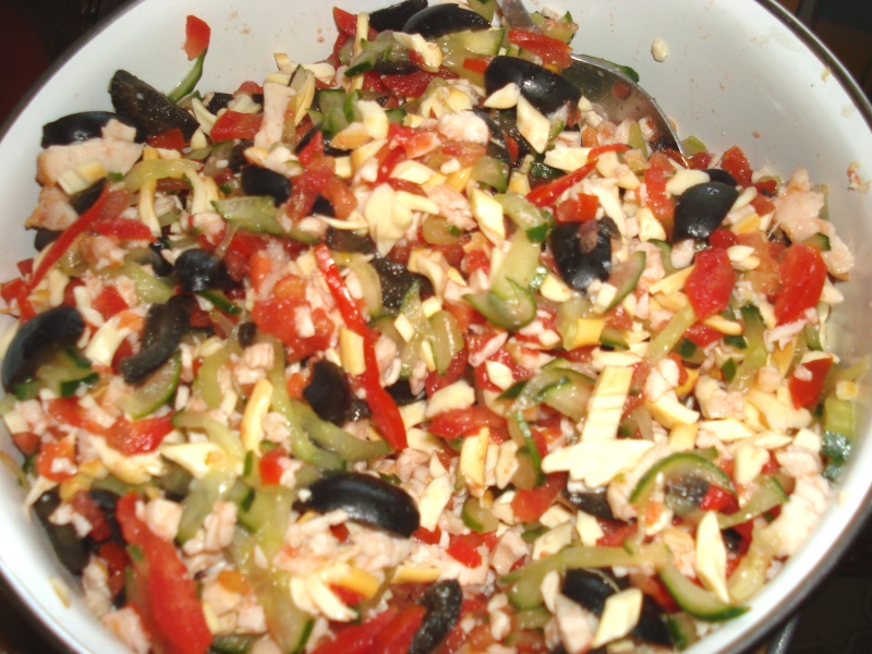 Салат «Колдунья» с копченой курицей приворожит кого угодно