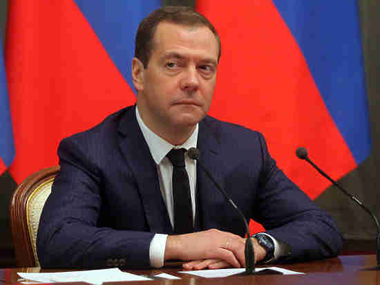 Кто агитирует Путина пойти на выборы с новым премьером и куда девать старого