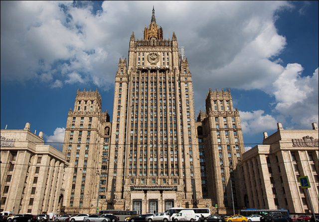 МИД потребовал вернуть деньги россиян, вернувшихся в РФ из-за COVID-19