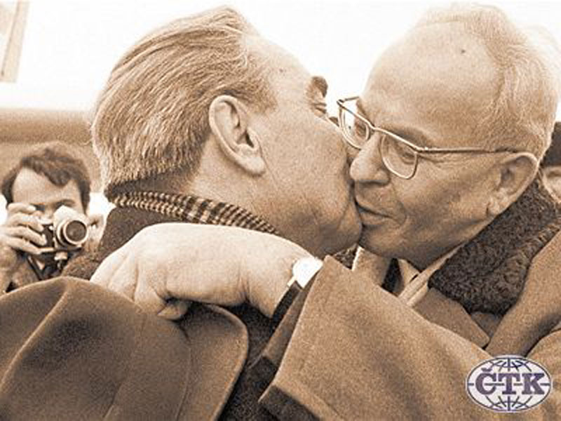 Десять любопытных фактов про поцелуи Брежнева Десять любопытных фактов про поцелуи Брежнева