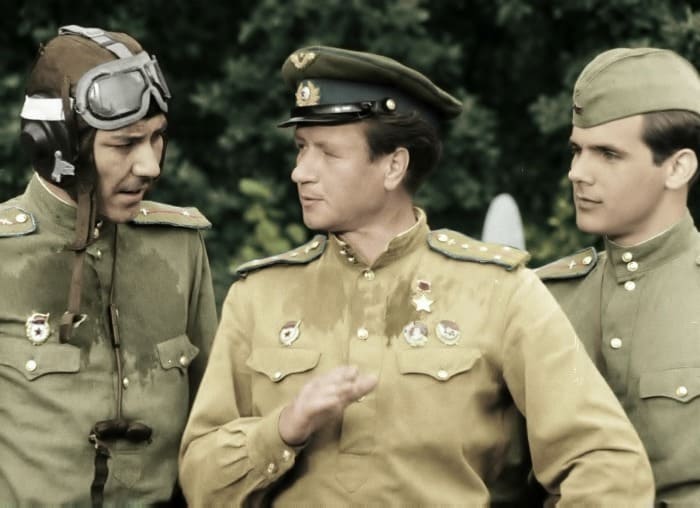 Что осталось за кадром фильма «В бой идут одни старики»: почему Леониду Быкову запрещали проводить съемки
