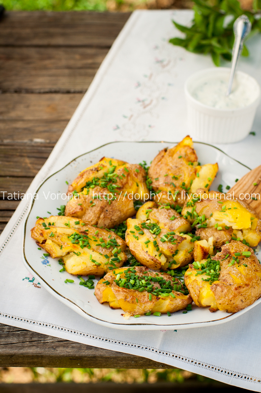 Australian Crash Hot Potatoes with Sour Cream