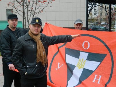 Стригунков на Майдане среди "своих" - рядом с флагом УПА и в кепке с гербом дивизии СС "Галичина".