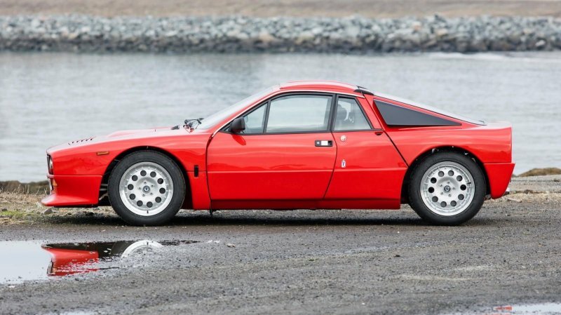 Lancia Rally 037 Stradale, построенная в начале 80-х для чемпионата мира по ралли (20 фото) Lancia Rally 037 Stradale, построенная в начале 80-х для чемпионата мира по ралли (20 фото)