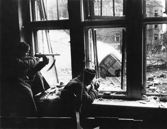 Боевые действия в тяжёлых городских условиях, 1943 год. Боевые действия в тяжёлых городских условиях, 1943 год.