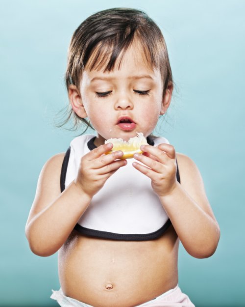 Малыши, пробующие лимон, в фотопроекте Дэвида Уайла (18 фото)