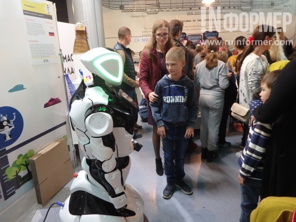 «Робополис» в Севастополе: управляемые силой мысли предметы и 50 роботов со всего мира