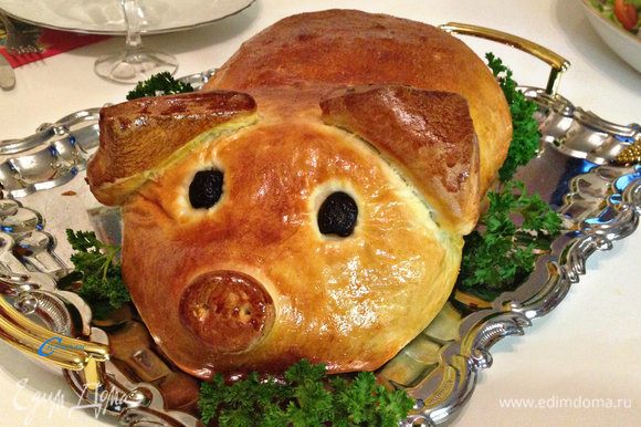 Симпатичная и румяная свинка готова! Уверена, что глядя на эту красотку, все гости невольно будут улыбаться! Симпатичная и румяная свинка готова! Уверена, что глядя на эту красотку, все гости невольно будут улыбаться!