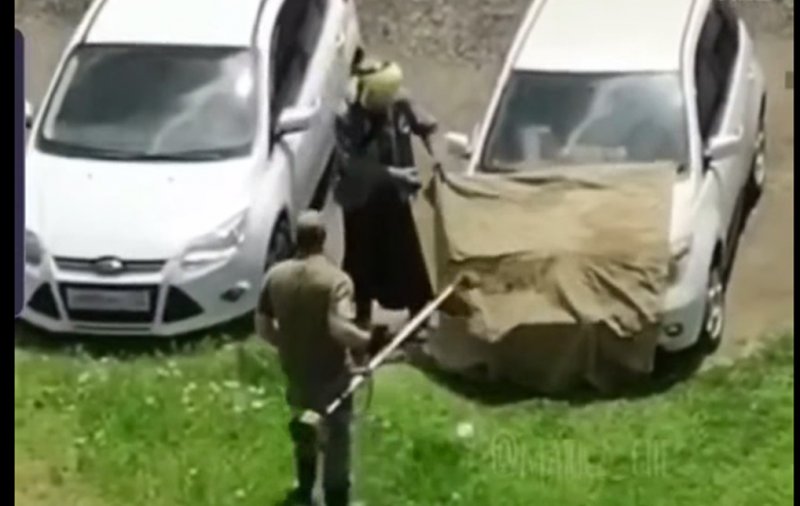 Косильщики поразили своей заботой и предусмотрительностью Косильщики поразили своей заботой и предусмотрительностью
(2 фото + 1 видео)