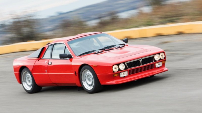 Lancia Rally 037 Stradale, построенная в начале 80-х для чемпионата мира по ралли (20 фото) Lancia Rally 037 Stradale, построенная в начале 80-х для чемпионата мира по ралли (20 фото)