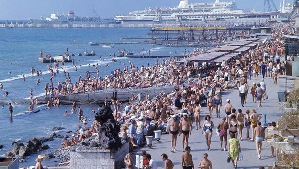 Почему в современной России такая ностальгия по СССР? Почему в современной России такая ностальгия по СССР?