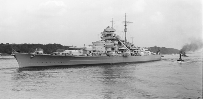 Линкор «Бисмарк» был крупнейшим военным кораблем своего времени/ Фото: wikimedia.org Линкор «Бисмарк» был крупнейшим военным кораблем своего времени/ Фото: wikimedia.org