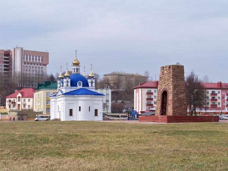 Новодельная церковь и памятный знак в честь основания города Новодельная церковь и памятный знак в честь основания города Орша, беларусы, длиннопост, красивые города, лукашенко, путешествия