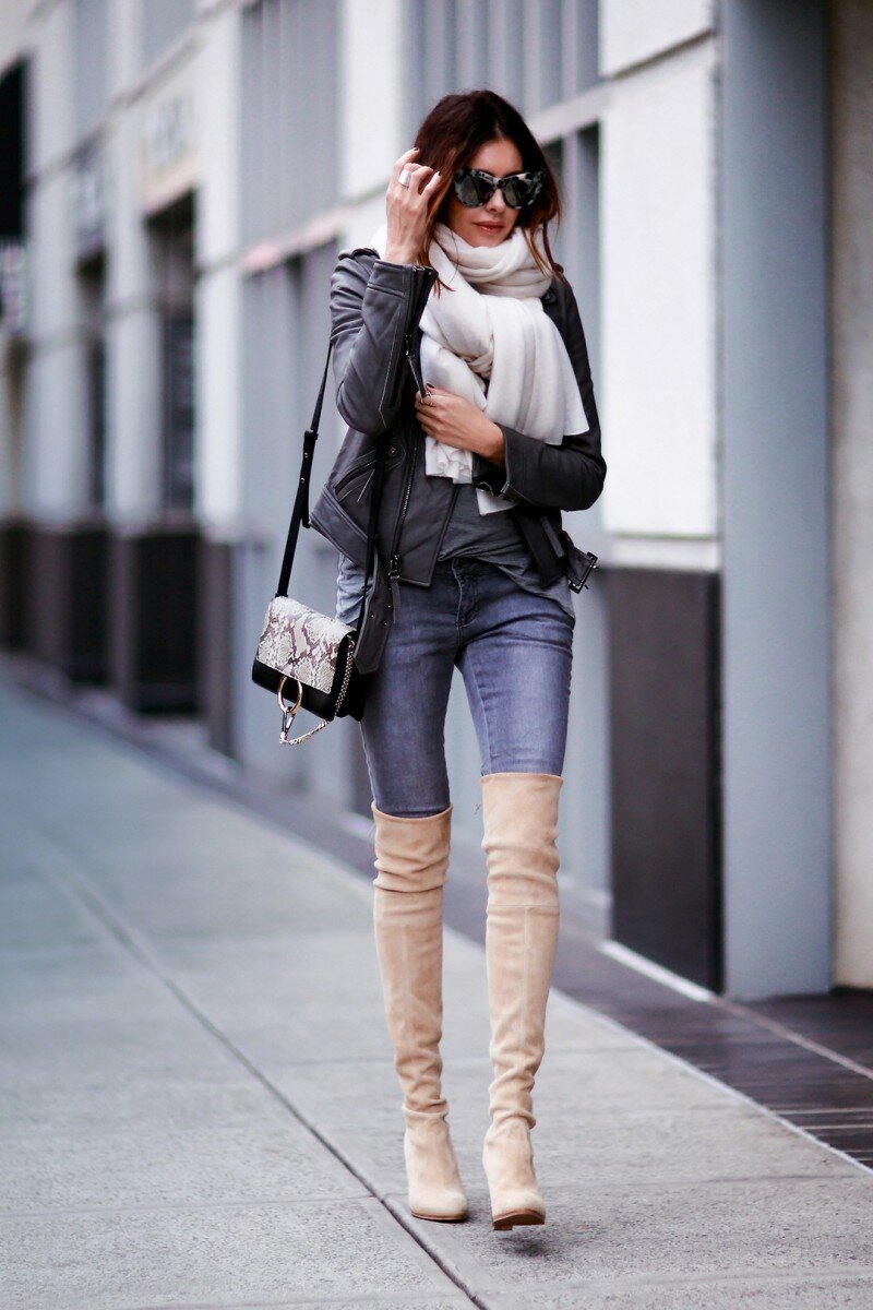 Повседневный образ с джинсами и ботфортами. /Фото: fashionedchic.com