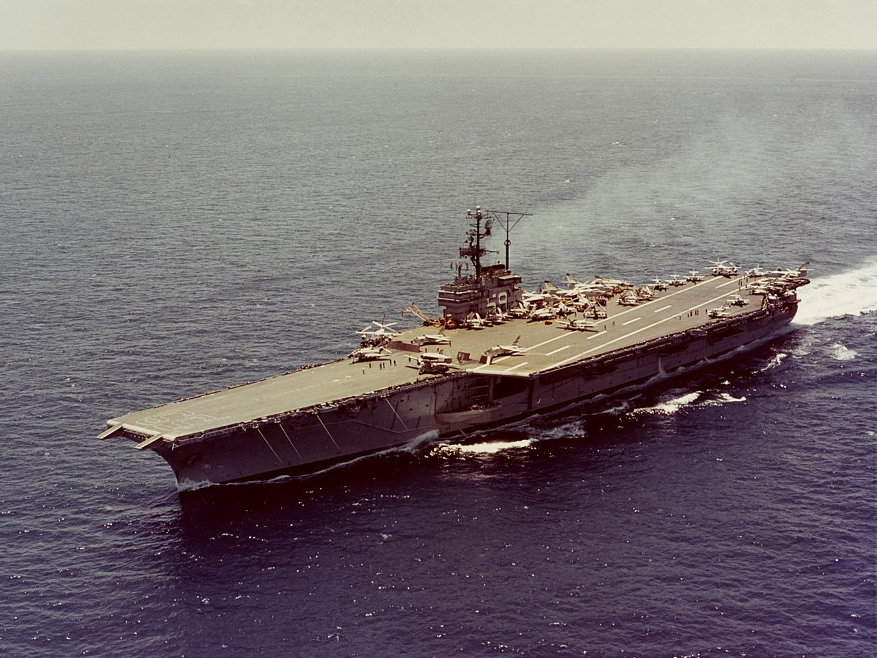 https://upload.wikimedia.org/wikipedia/commons/thumb/6/6c/USS_Forrestal_%28CVA-59%29_underway_at_sea_on_31_May_1962_%28KN-4507%29.jpg/1280px-USS_Forrestal_%28CVA-59%29_underway_at_sea_on_31_May_1962_%28KN-4507%29.jpg