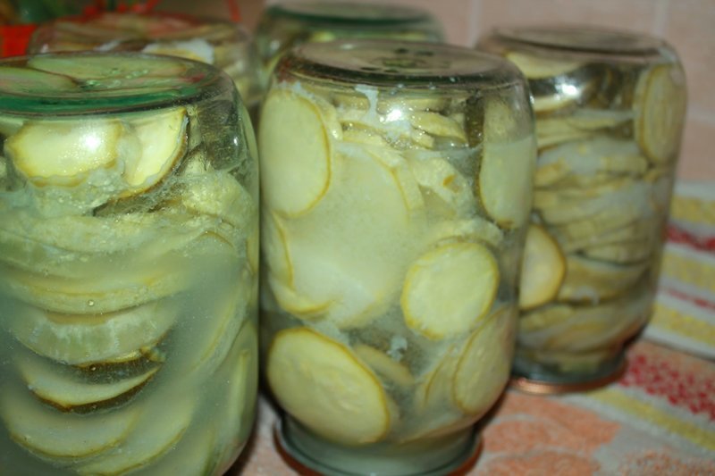 Кабачки с чесноком, маринованные в собственном соку Кабачки с чесноком, маринованные в собственном соку видео, консервация, кулинария, рецепты